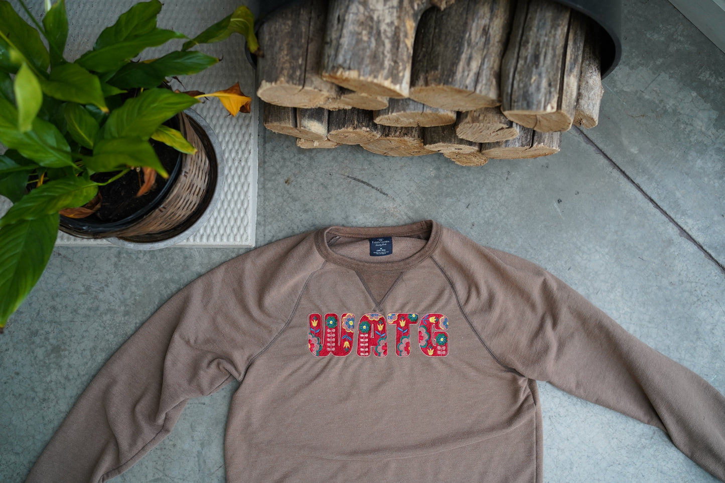 (M) Embroidered Sweatshirt (Scandinavian WATG)