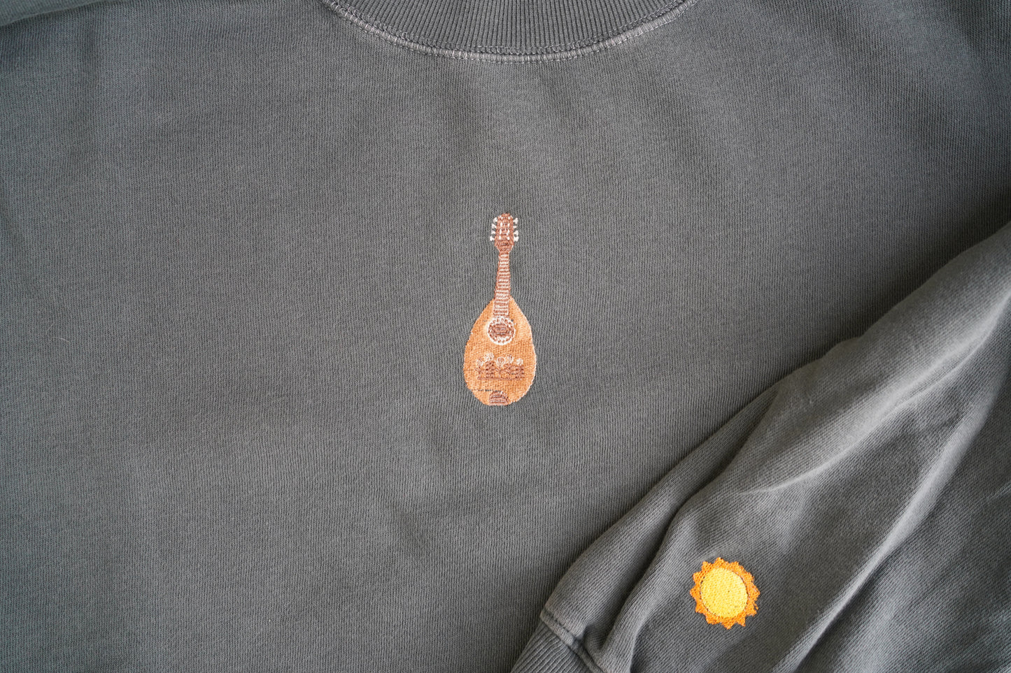 (M) Embroidered Women's Sweatshirt (Teal Sunshine Mandolin)