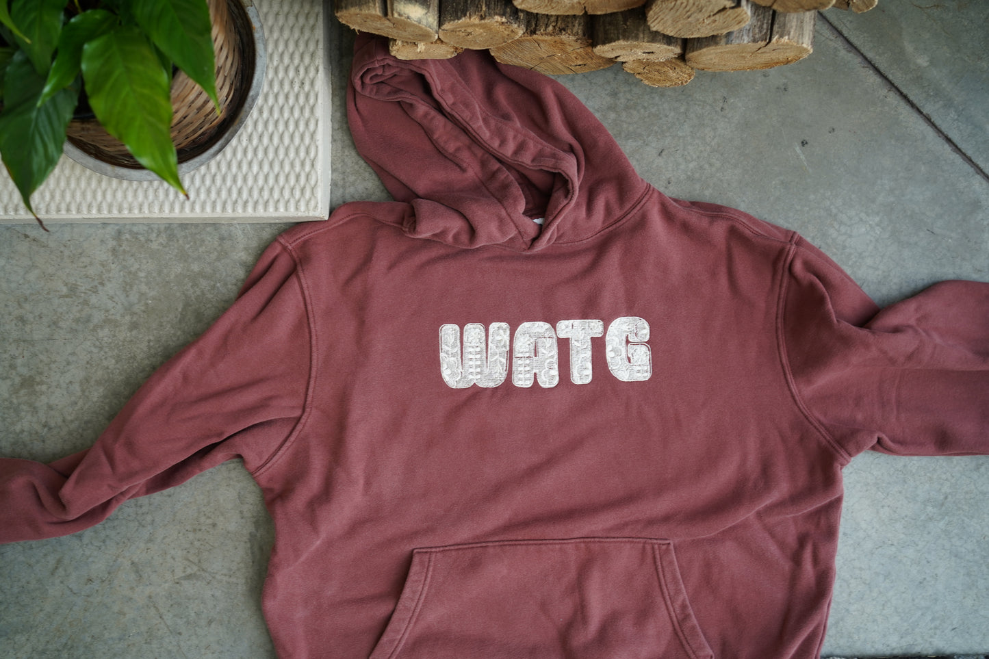 (L) Embroidered Sweatshirt (Monochrome Floral WATG)