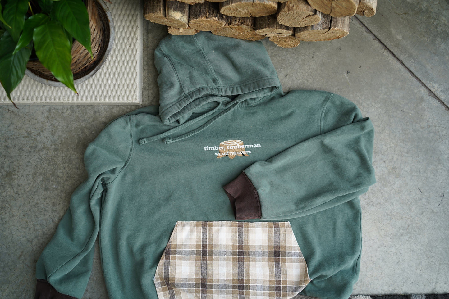 (L) Embroidered Timberman Hoodie (Flannel Pocket)