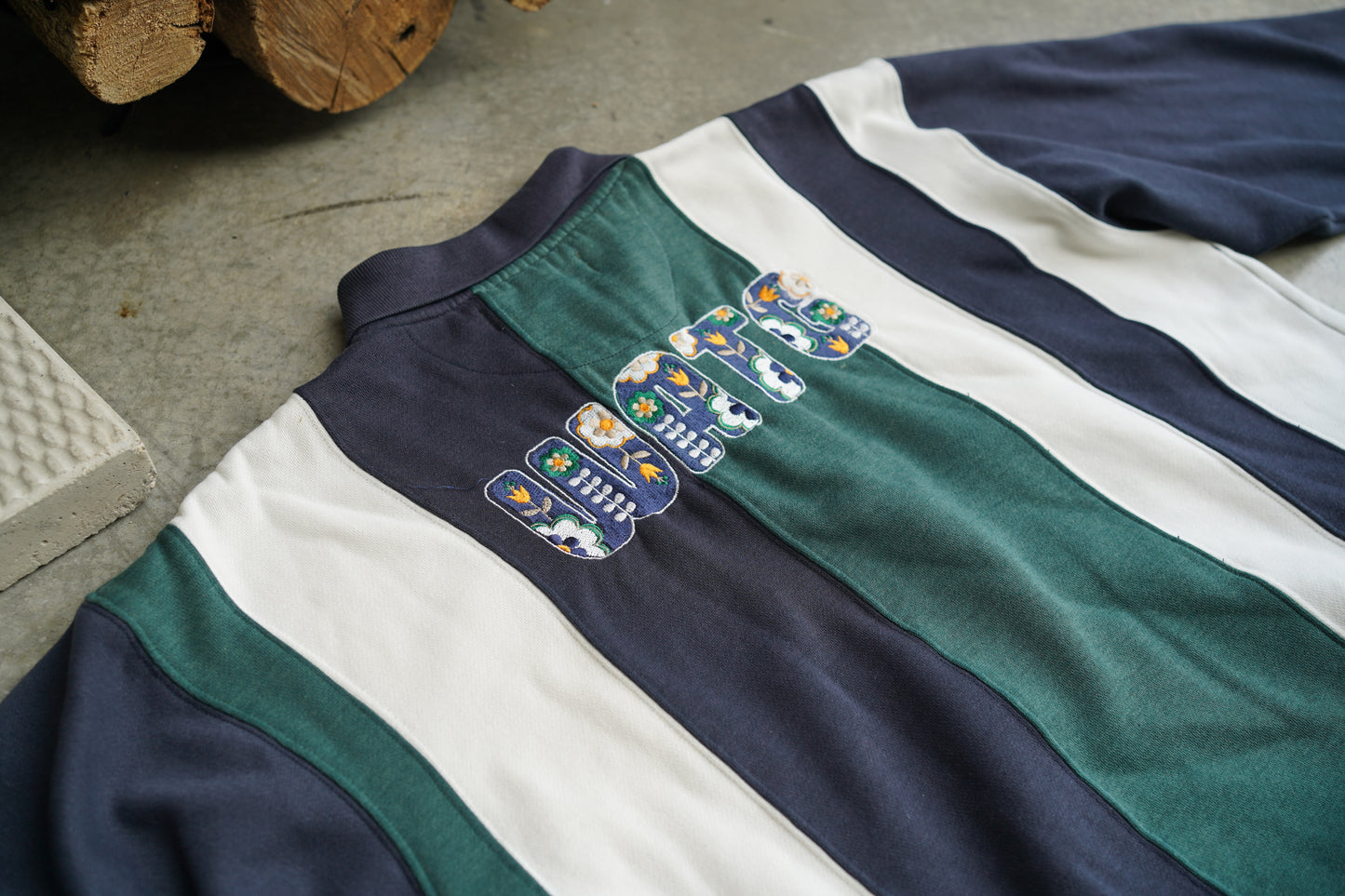 (L) Embroidered Sweatshirt (The Royal)