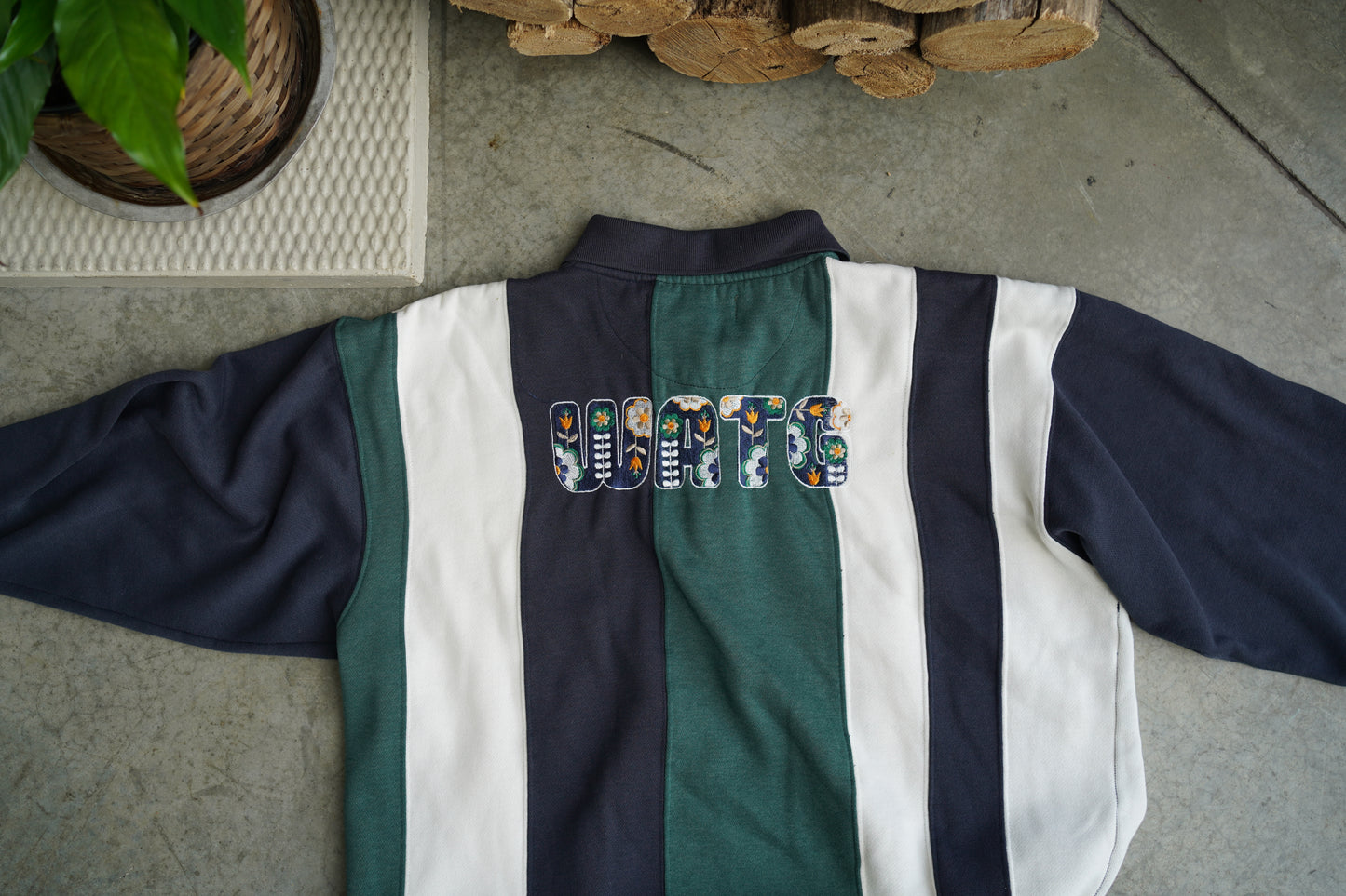 (L) Embroidered Sweatshirt (The Royal)