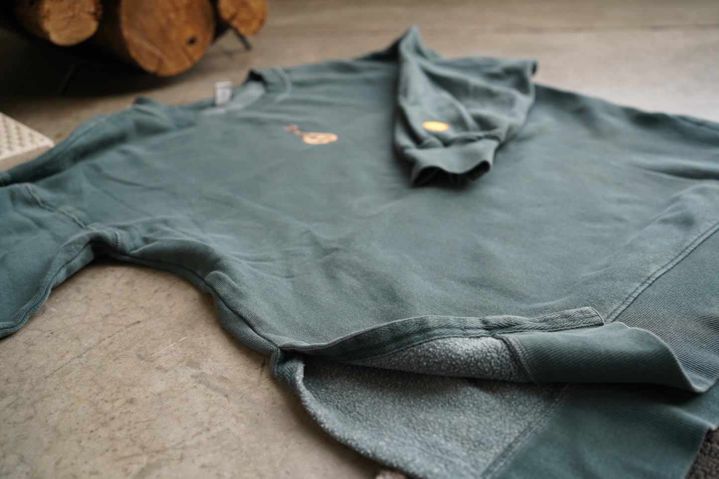 (M) Embroidered Women's Sweatshirt (Teal Sunshine Mandolin)