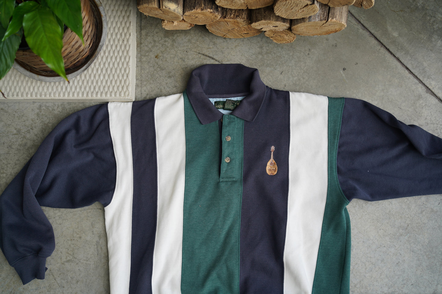 (L) Embroidered Sweatshirt (The Royal)